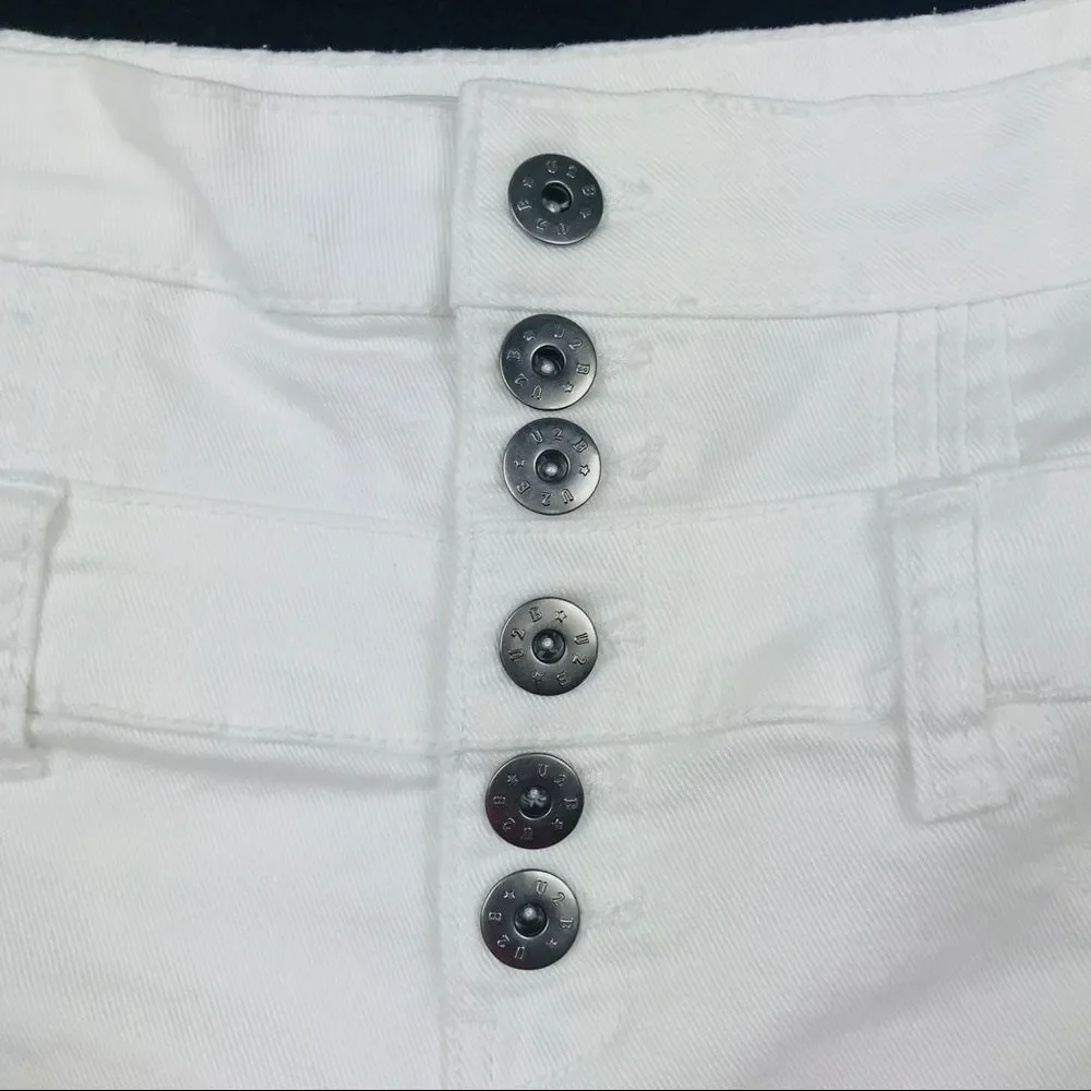 High rise white Urban Basics 6-button shorts - 7